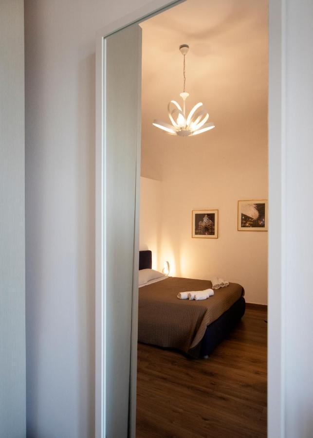 Rooms In Shared Apartment - City Center Catania Exterior photo