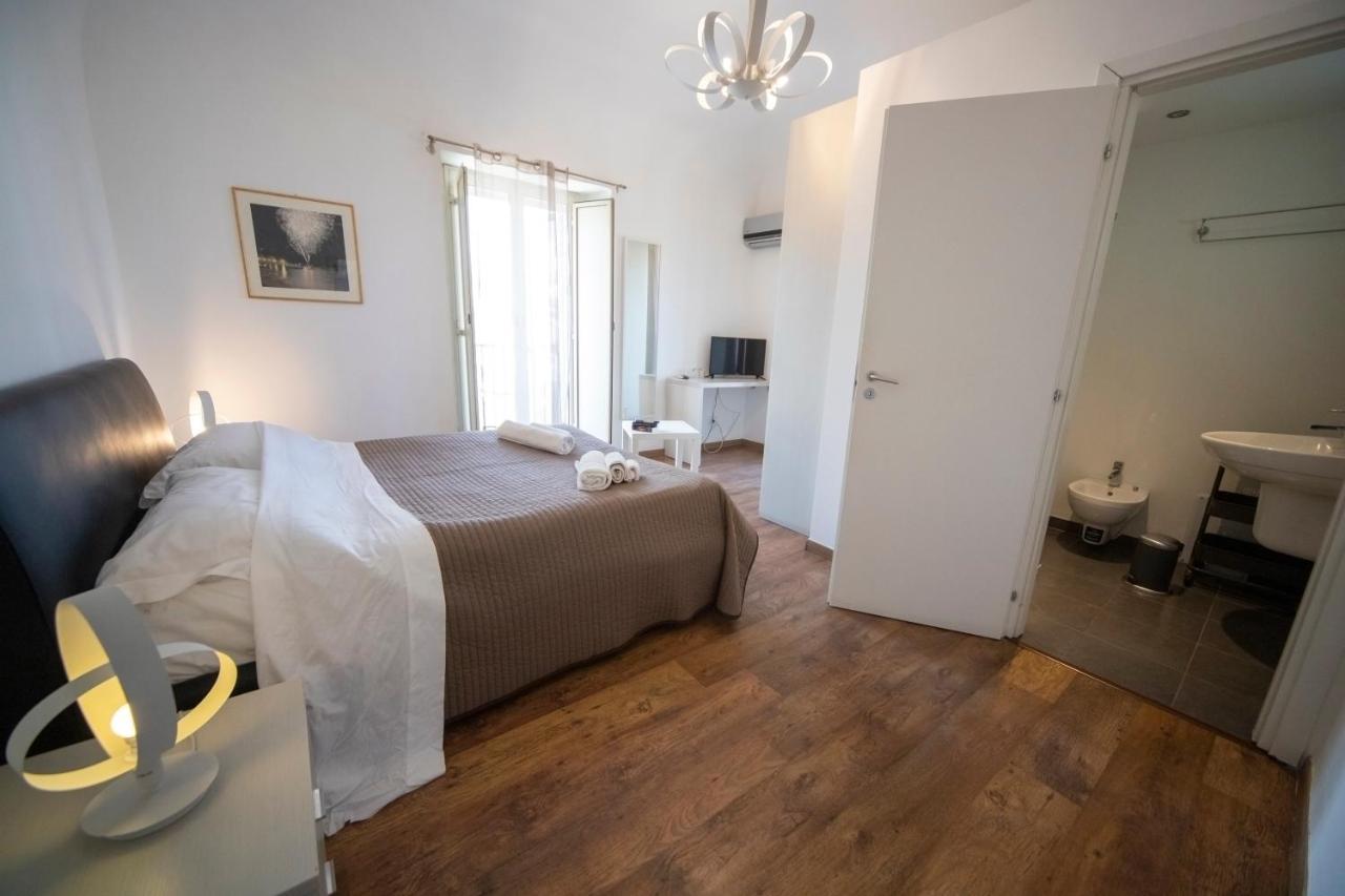 Rooms In Shared Apartment - City Center Catania Exterior photo
